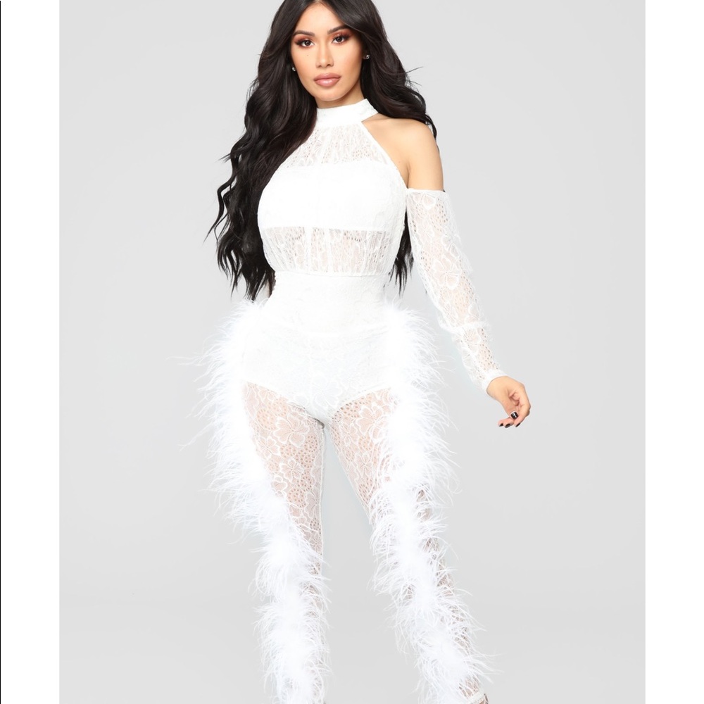 BNWT come away with me feather jumpsuit sz l FN